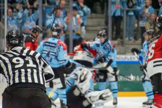 Metal Ligaen: Dagens kampe og dommere